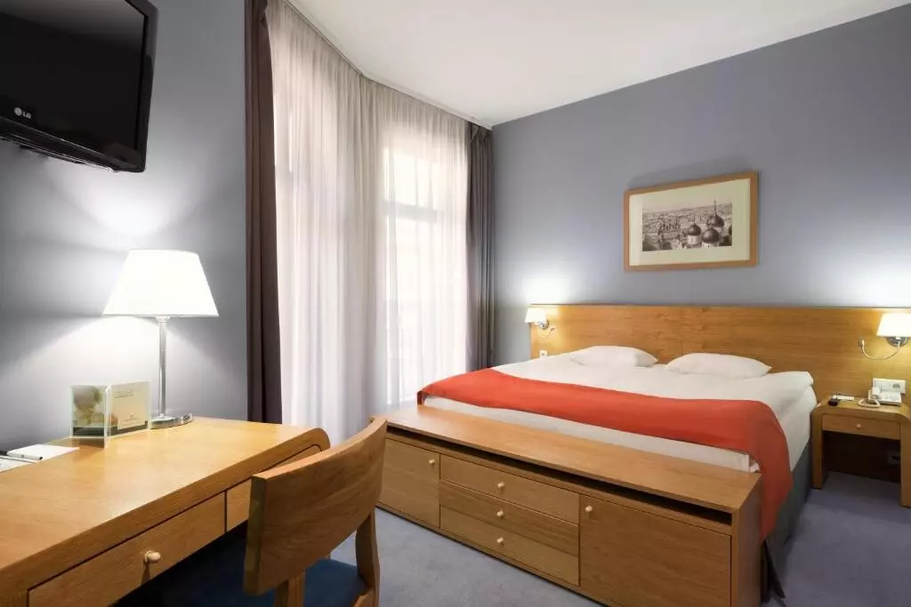 هتل تولیپ این رزا خوتور روچی